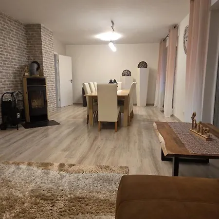 200 Quadratmeter Haus Nahe Airport Geierlay Weinberge Mosel Cochem Nyaraló Peterswald-Loffelscheid