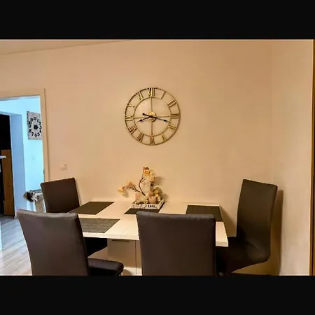 200 Quadratmeter Haus Nahe Airport Geierlay Weinberge Mosel Cochem Nyaraló Peterswald-Loffelscheid